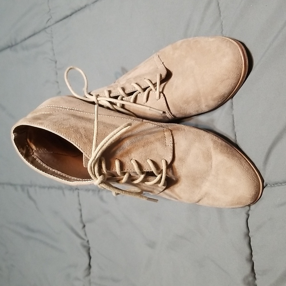 dv suede boots size 8